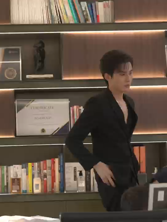 【短花絮BTS】垂涎ABO Desire|文琅總背詞中 #ABODesire #DesireTheSeries Wenlang is summarizing the text. 每周六晚8點，全球同步更新上線🌏 Every Saturday at 8 PM(Beijing Time) - New Episode Updates Worldwide🌏 #垂涎 #ABODesire #abodesire #desiretheseries #desire #Desire #nongjian #omegaverse #bl #abo #ABO #boyslove #drama #dramaseries #blseries #bts #behindthescene