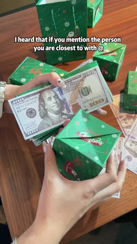 I heard that if you mention the person you are closest to with @, they will receive this surprise bouncing box on Christmas. #SurpriseGiftBox#GiftIdea2025 #ExplosionBox#BirthdayHack#ProposalIdeas  9.19R3