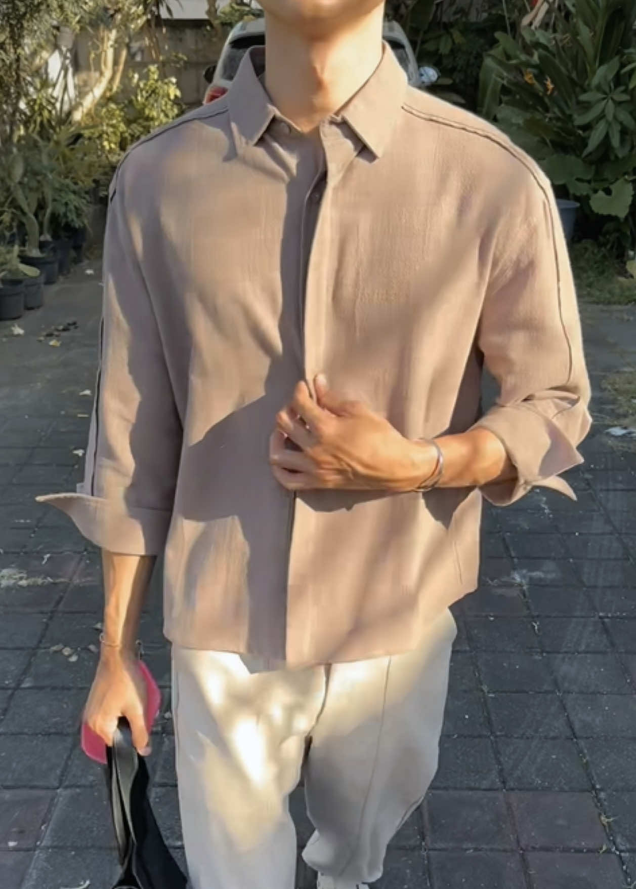 Gak repot dress well, pake kemeja Linen auto ganteng #kemejalinen #linenshirt #linenoutfit 