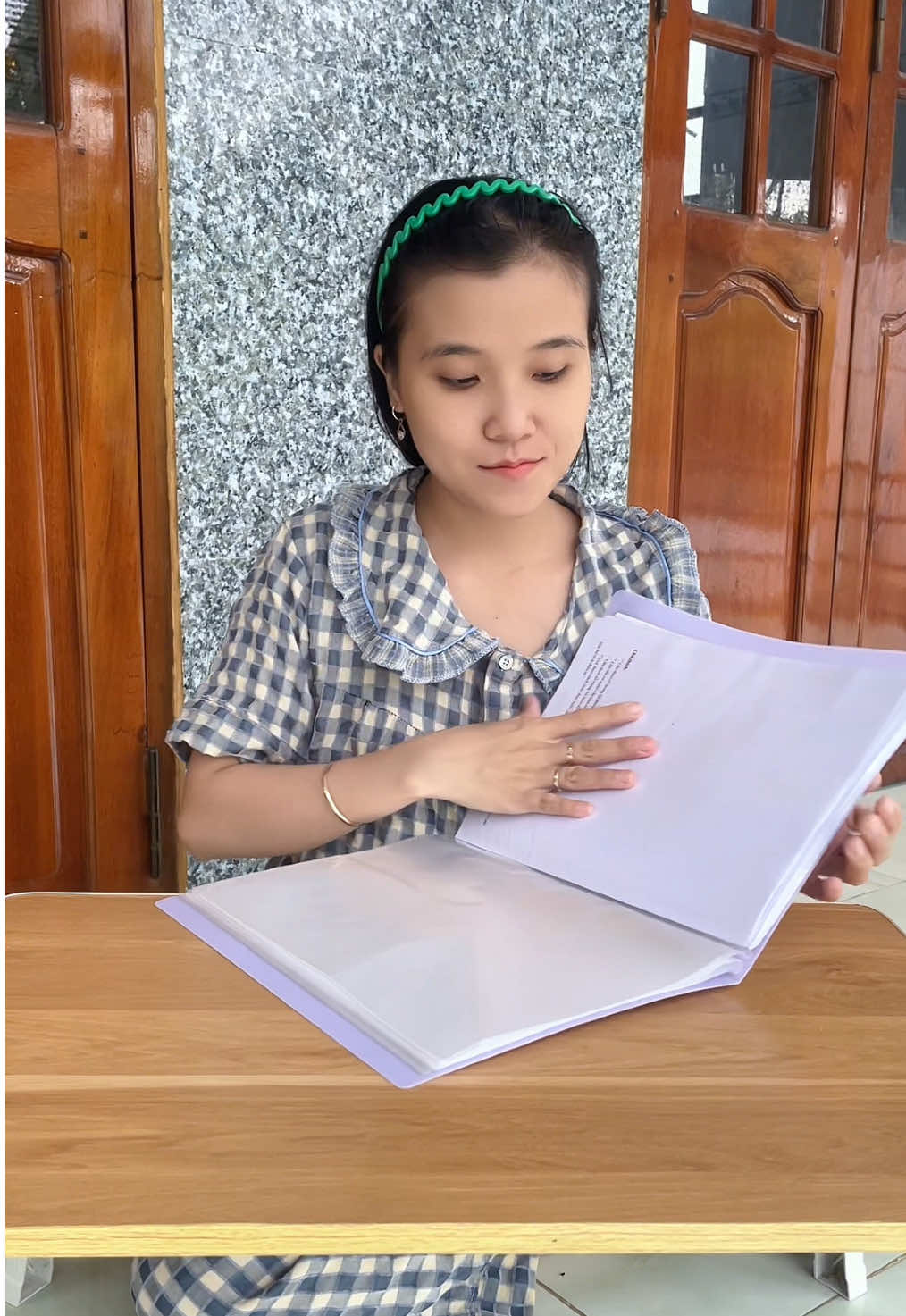 Trả lời @Nguyễn Lành Gái Một Con  Bao nhiêu giấy tờ gôm để vô cuốn file lá này vừa sạch mà còn kĩ lưỡng dễ dàng tìm kiếm #fileladungtailieu #trucphuong98 #tuidungtailieu #filelaa4 