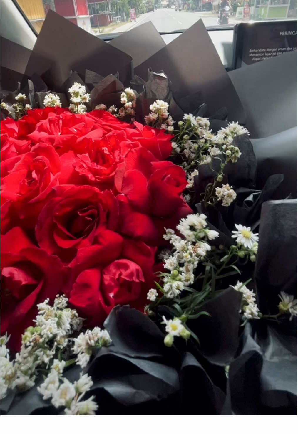 HE BOUGHT MY FIRST FLOWER, I LOVE FLOWERRR BUT I LOVE HIM MOREEE❤️