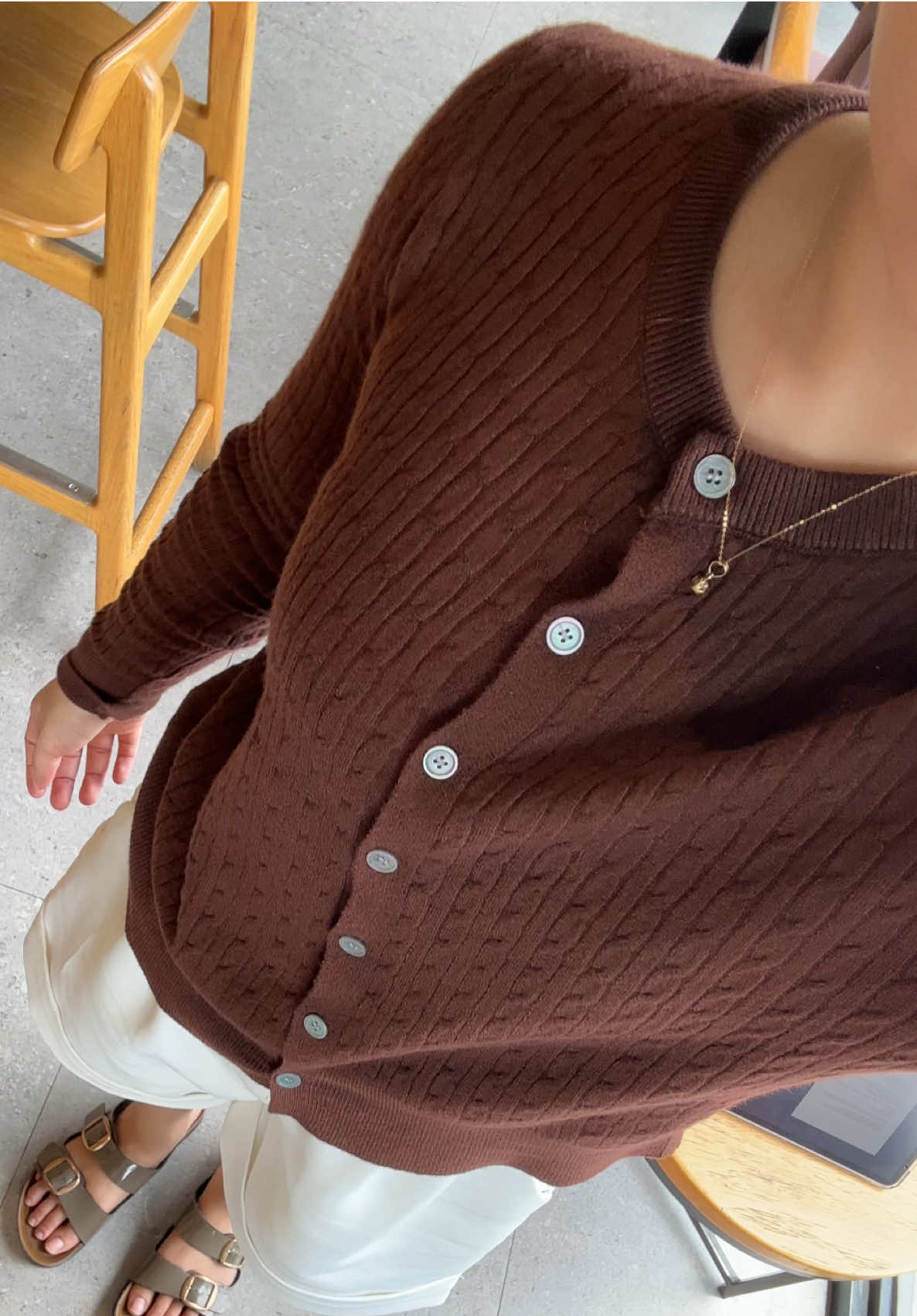 a must have brown cardigan!! 🐻🤎 #fyp #knitted #cardigans  