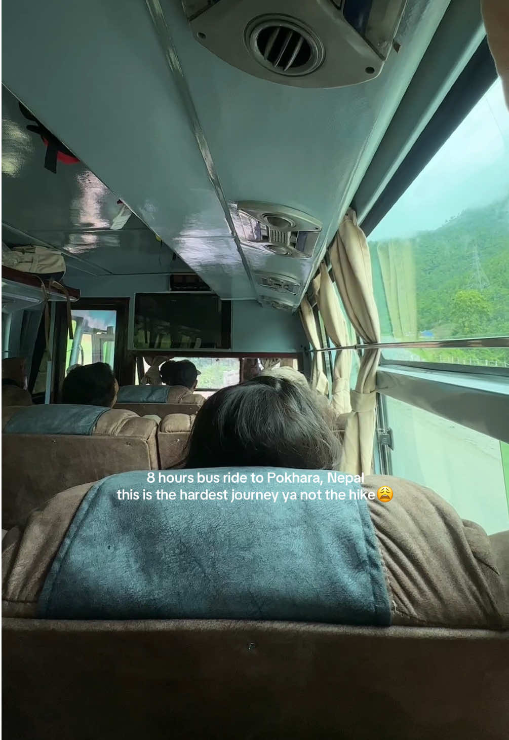 siapa cakap hike ABC susah? naik bas dia lagi susah tau.. tak kira lagi dengan kaki masing masing naik sampai atas kerusi kena kepala orang😩 tips: beli pill motion sickness siap siap
