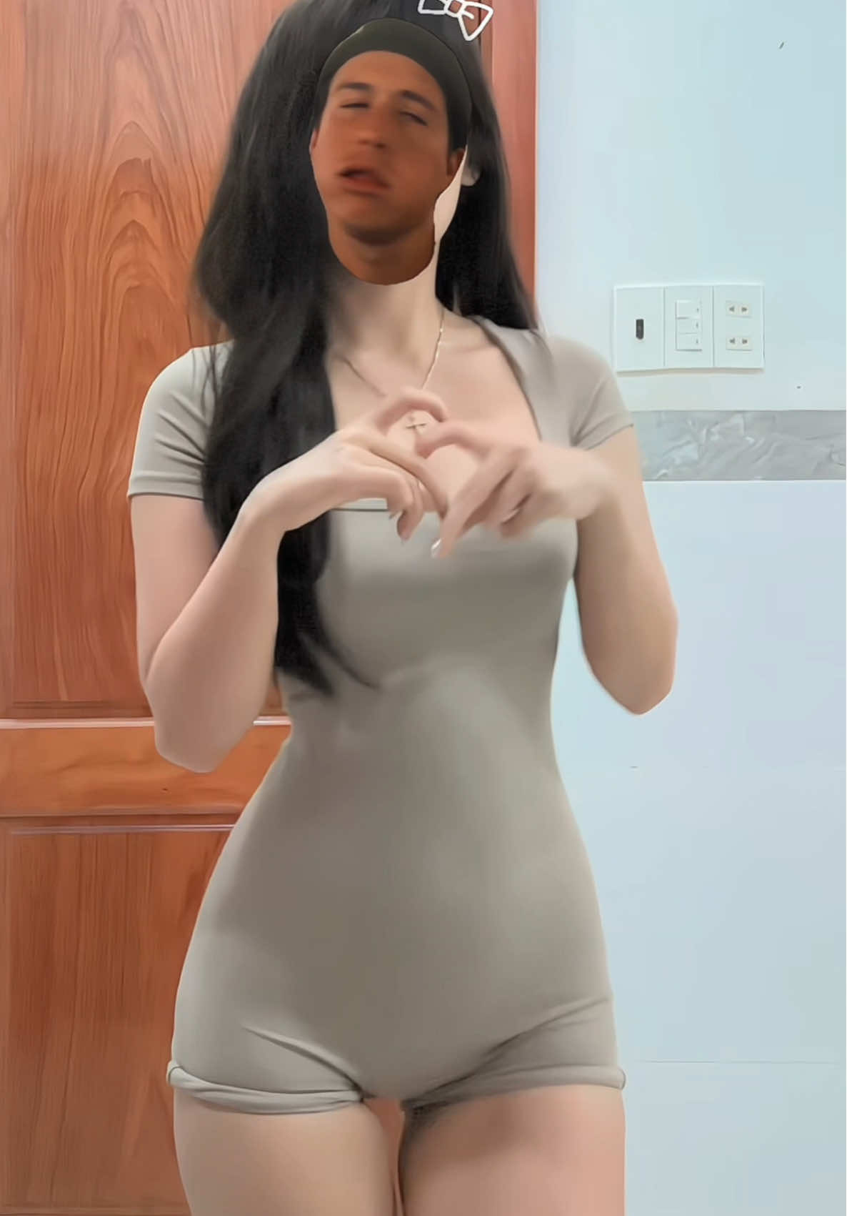 nước mắt em lại rơi vì a đấy ..