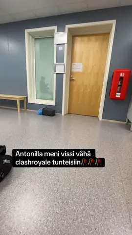 Ei mitää mut anttonil meni clashroyale tunteisii… . . . . . . . #kuumaakamaa🥵🥵 #xybzca #fyppppppppppppppppppppppp #foryoupag #foryoupag  @skanton🇫🇮🕹🏒  (Anttonilta lupa saatu)
