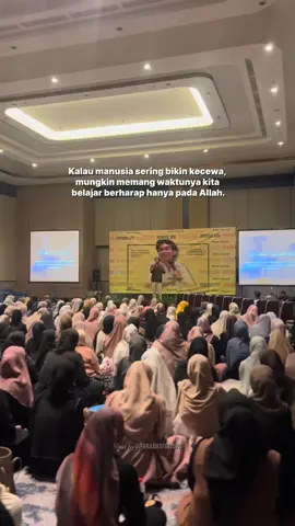 Manusia bisa bikin kecewa, tapi Allah nggak pernah mengecewakan. Kepercayaan yang utuh hanya pantas ditaruh pada Dia yang tak pernah meninggalkan🤗 Jadwal Rehat Sejenak Bersama UAF Insyaallah : Sukabumi = 21 September 2025 Banyuwangi = 5 Oktober 2025 Subang = 12 Oktober 2025 Magelang = 19 Oktober 2025 Pekalongan = 26 Oktober 2025 Majalengka = 2 November 2025 Jambi = 23 November 2025 Tangerang = 30 November 2025 Pembelian Tiket ➡️ upgradediriofficial.myr.id Admin ➡️ 085624060730 #sukabumi #banyuwangi #subang #magelang #pekalongan