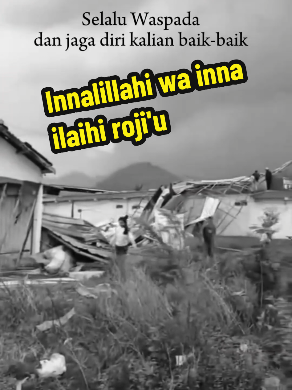 بِسْمِ اللهِ الَّذِي لَا يَضُرُّ مَعَ اسْمِهِ شَيْءٌ فِي الْأَرْضِ وَلَا فِي السَّمَاءِ وَهُوَ السَّمِيعُ الْعَلِيمُ) yang artinya 