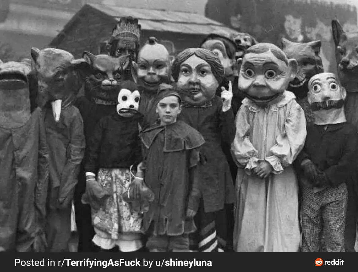 Woah, Don't you think Halloween in the 1930's was scary! 😱🖤 Credit: shineyluna on Reddit #vintagehalloween #halloween #creepyaesthetic Haunt is the original bespoke Gothic furniture brand, We can create anything your little black heart desires. With any fabric, finish, detail or a whole new design from scratch. Email Hello@HauntCult.com or visit www.HauntCult.com to get in touch with our artisans. Available internationally with interest-free payment plans... What are you waiting for? 😈