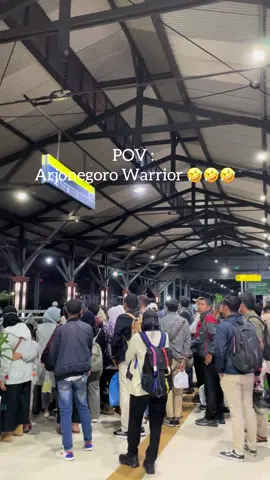 siapa kitaaa?? Arjonegoro Warriooor!!! 🤣🤣🤣 the real bergelut lari larian buat dapetin kursi ya wargaaah, sehat2 buat kita yaa 🥲 #fyppppppppppppppppppppppp #foryourpage #surabaya #tuban #keretaapiindonesia 