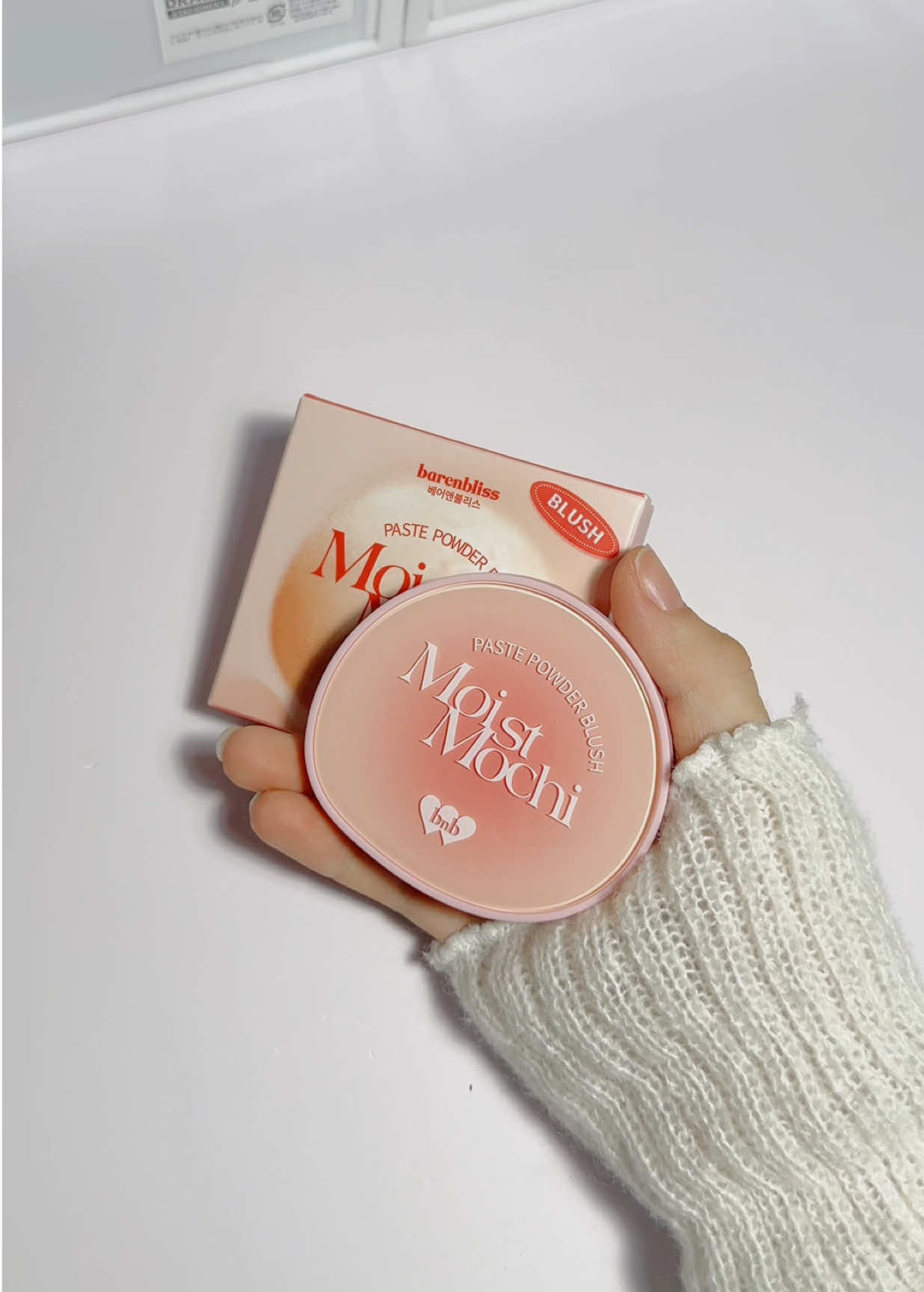 Một điểm ăn xiền nữa là trọng lượng của b này khá ổn áp so với lại trọng lượng của 1 em má hồng, dùng siêu tiết kiệm nha ~~ #barenbliss #mahong #makeup #lamdep #beauty 