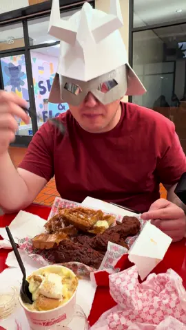 Forgot to post this food review of howling rays after anime expo as char the cough lost the aura tho so we didn’t post #gundam #char #foodreview 