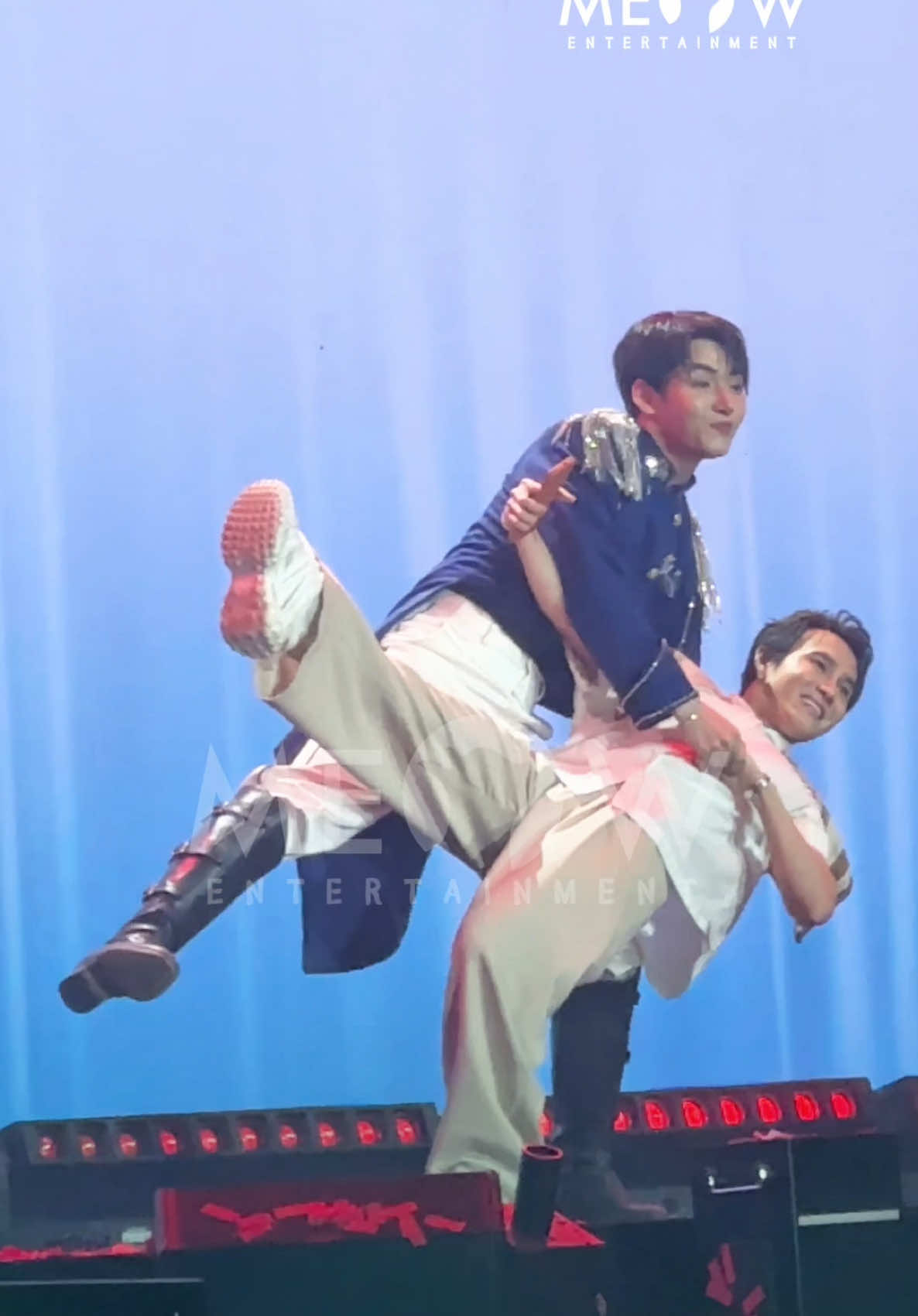 Huỳnh Lập xuất hiện khiến fan la làng tại fan meeting của Hùng Huỳnh #Meowentertainment #TikTokGiaiTri #MeowNetwork #HungHuynh #hunghuynhfanmeeting 