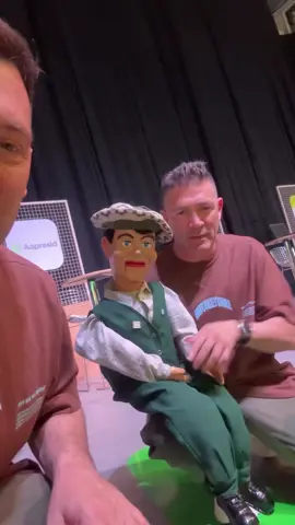 Le conseguimos una mascota para Pirulo. Realmente es lo que necesitaba. Ahora va a tener que hacer caso pote Toby.