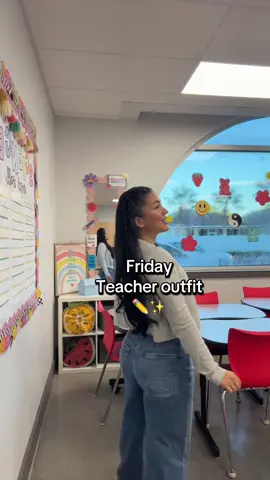 I love wearing jeans on Friday #TeacherOOTD #OOTW #teacherlife #teacheroutfitinspo #teachersoftiktok 