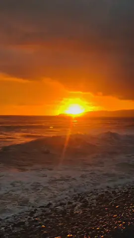 senja yg sangat indah ..     #pelabuhanratu #pantaikumala #karanghauwpelabuhanratu #foryoupage #fypシ゚ 