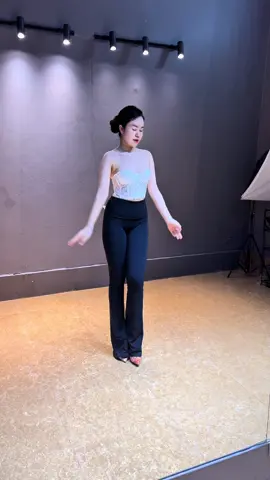 Đêm nay em khóc ở trong club 😭😇#capcut #xuhuong #fbyツ 