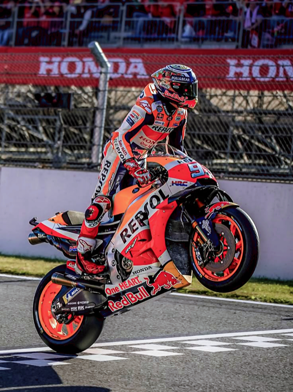 Marquez overtakes at MotoGP Qatar 2015 #motogp #racing #marquez #MM93 #fyp 