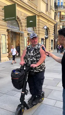 He spawned out of nowhere 😂❤️ . Such an unexpected twist 🇦🇿 If you want to learn languages, check my zero to fluent course! Link in the bio!  #vienna #azerbaijan #azerbaijani #japan #austria 