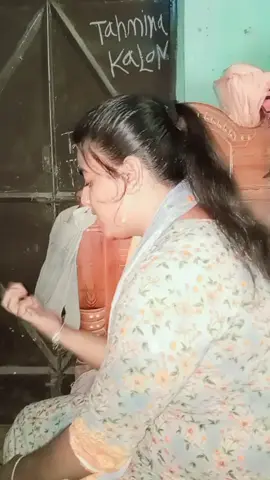 হারাইয়া মাথা টিকলি ঢুকাইবা যৌবন  বেলুয়াগ  খেইলে দিলায় মন  😊😊😊