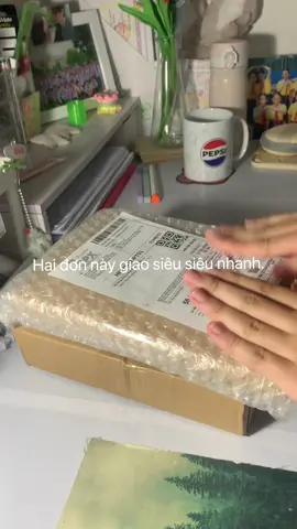 Hì hì sau đơn này thì chắc k lên được video unboxing nữa rồi🥹🥹🥹 yeah mình đã hết tiền (thực ra là còn nhưng sắp sinh nhật bạn) - Ngoài việc sách df nhiều thì giao hàng nhanh lắm, mới đặt 1 ngày rưỡi chứ mấy. See you later… #skkyj2322 #Traitimmuloa #Tiemnuochoakiuc #booktokVietnam #book 
