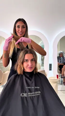 ¡Increíble #cambiodelook para @Kathz 💖 ! Despues de muchos meses preparando el cabello, conseguimos lo que deseamos.  #blonde #blondehair #haircut #hairtok 