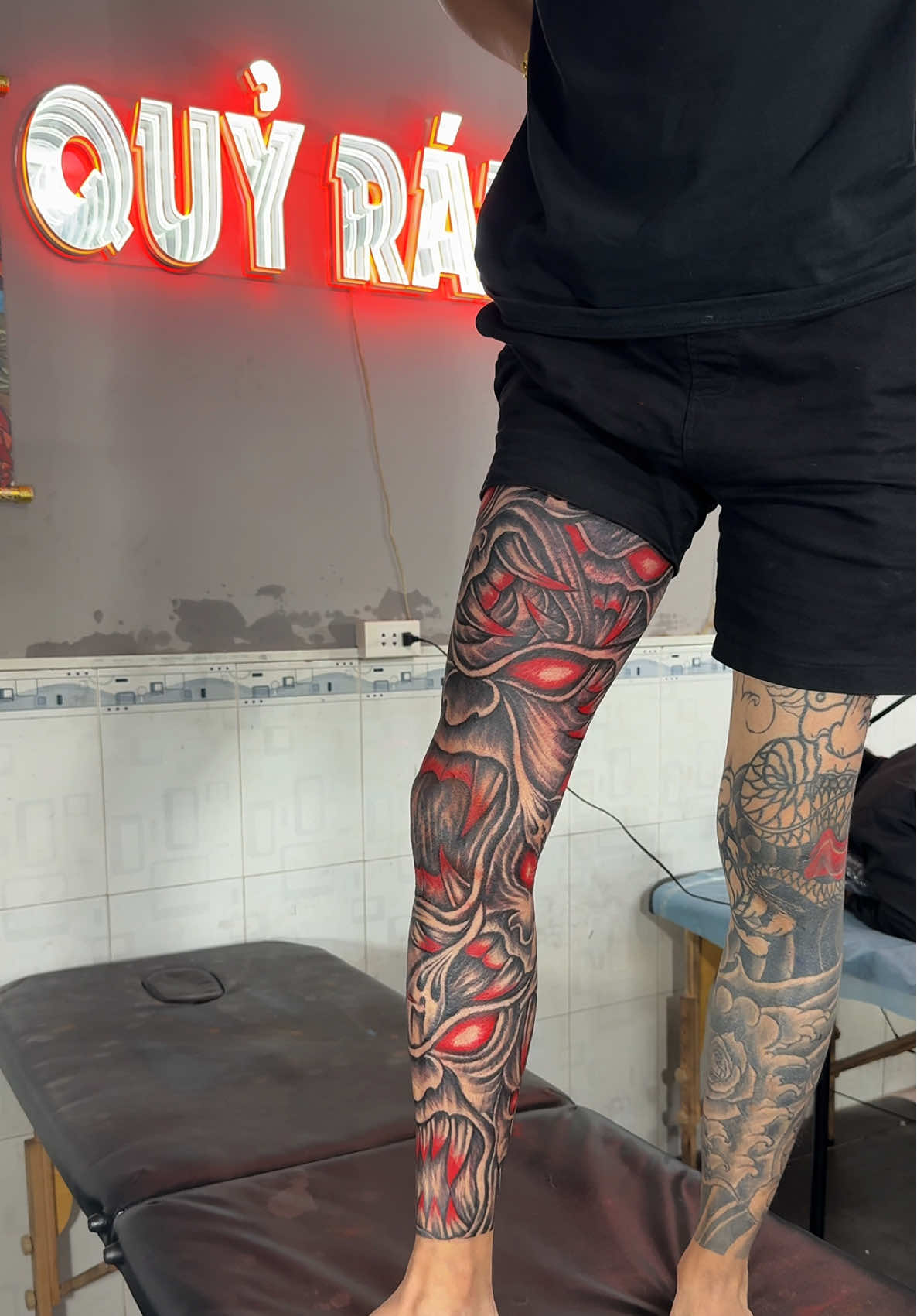 Hoàn thiện chân quỷ ráp mắt đỏ 5.đ5 trong 6 tiếng nha anh em #tattoo #tattoos #hinhxamdep #quyrap #quyrapsaigon 
