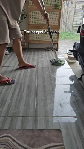 gak boleh skip ngepel pokoknya
