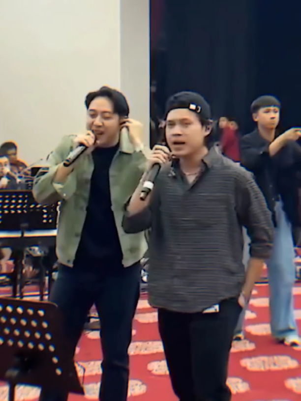 sebagai fangirl 2 lelaki ini, mau bilang, makasih mas yovie #adhyrayudhi #ronyparulian #fangirl #beranda #cegilera 