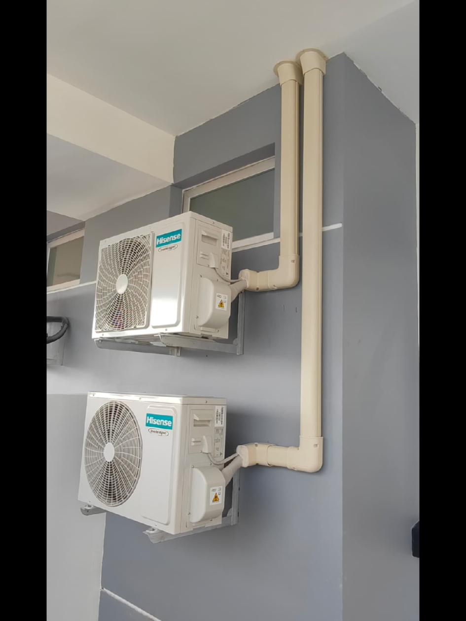 Pemasangan 2 unit aircond jenama Hisense & membekal serta memasang casing Toto Slim di Jalan Patin 29,Tanjung Puteri Resort,Pasir Gudang... #totoslim #aircondmanmalaysia #aircondjb #airconditioner #mfaasolution 