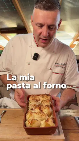 Ormai è arrivato il weekend e questa pasta al forno è perfetta per una domenica insieme alla famiglia e agli amici ❤️ 📍 @casalerufini, Gallicano Nel Lazio (RM) 📞 Info e prenotazioni: 0695469591 🎥 @Atera | Marketing Agency  #pastaalforno #pasta #chefrufini