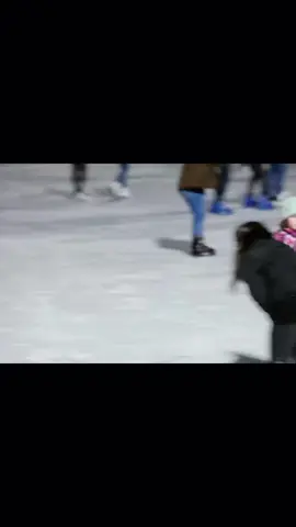 A world champion in figure skating disguises himself as an old man and amazes everyone with his high skills in skating on ice. 