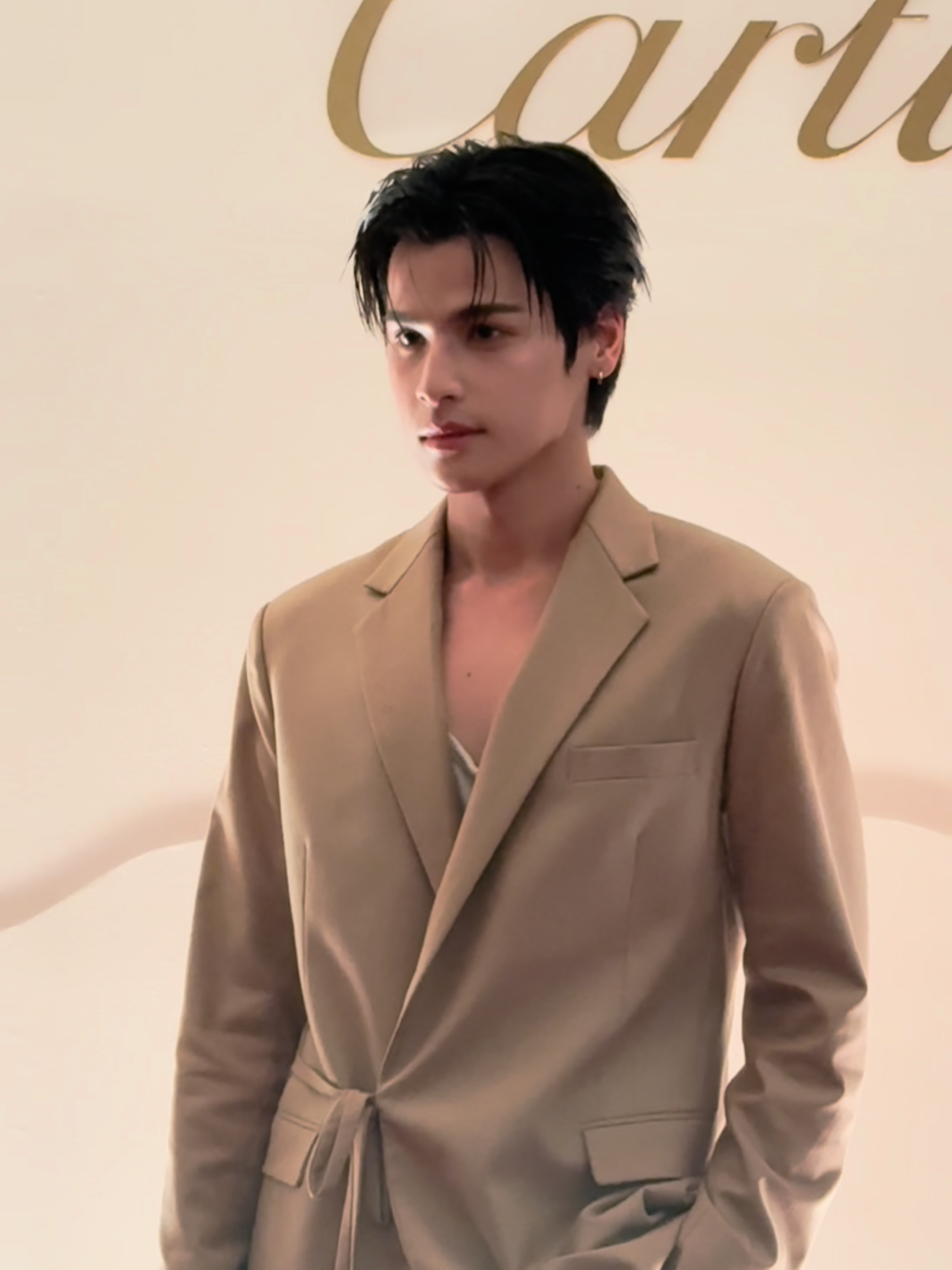 สูทครีมกับสุดหล่อ #ohmtpk ร่วมงาน Cartier Siam Paragon Flagship Opening Party ณ Jewel Hall ชั้น 5 สยามพารากอน #OhmtpkxCartier #CartierSiamParagonParty #SiamParagon