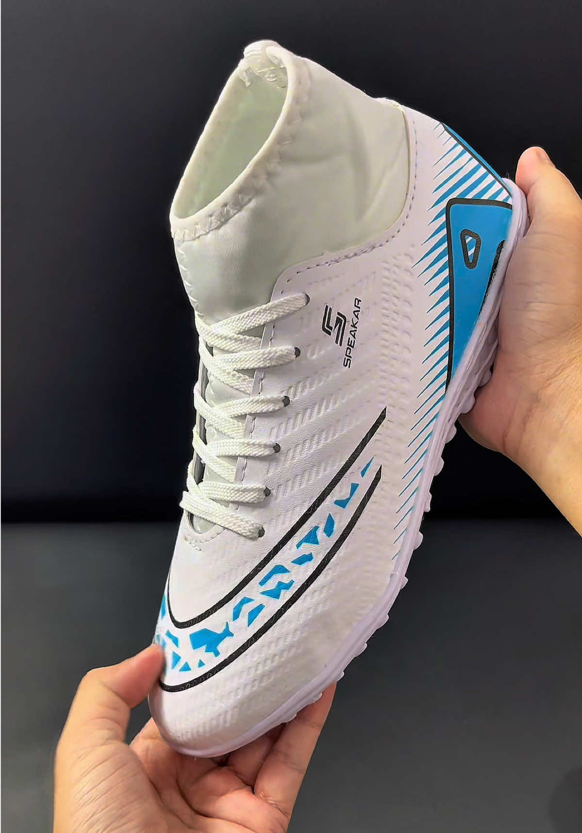 Gợi ý mẫu giày đá bóng cổ cao #BóngĐá #Football #giàyđábanh #reviewgiaydabanh #giàyđábóng       