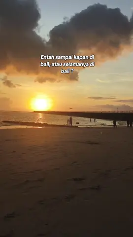 tempat ini adalah tempat dimana senja jatuh paling indah. #bali #pulaudewatabali #baliisland #pantai #pantaikelan 