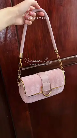 Bener” cantik banget ini #Rainsmore #tascantik #taskondangan #taswanita #tasselempang #handbag #taskotak #minibag 