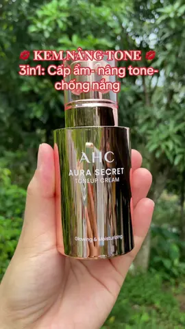 💋 𝐊𝐄𝐌 𝐍𝐀̂𝐍𝐆 𝐓𝐎𝐍𝐄 -  𝐀𝐇𝐂 𝐀𝐮𝐫𝐚 𝐒𝐞𝐜𝐫𝐞𝐭 𝐓𝐨𝐧𝐞 𝐔𝐩 𝐂𝐫𝐞𝐚𝐦 💋 😘Lớp finished căng bóng, trắng hồng, chống nắng mịn như gái Hàn luôn 😍. Và siêu tiện lợi 3in1 đối với nàng lười ạ!! Cấp ẩm- nâng tone- chống nắng ✖️Giúp làm trắng da, đặc biệt những vùng da xỉn màu, nám, tàn nhang, mang lại cho bạn làn da trắng hồng tự nhiên. ✖️Giúp ngăn ngừa oxy hóa, chống lão hóa da, ngăn ngừa sự xuất hiện của các nếp nhăn. ✖️Ức chế hình thành sắc tố melanin, giảm nám, tàn nhang hiệu quả. ✖️Dưỡng ẩm cho da, khiến làn da luôn căng bóng, mịn màng, tạo vẻ đẹp trong suốt. Cung cấp collagen thúc đẩy tái tạo da, da săn chắc và đang hồi hơn. ✖️Làm se khít lỗ chân lông, loại bỏ tế bào chết. Chống nắng, bảo vệ da, ngăn cản sự xâm nhập của tia UV. #xuhuong #ahc #xh #foryou 