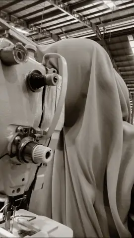 Dunia Sang Penjahit . . #ptleeafootwearindonesia #tegallakalaka #penjahit  #fyppppppppppppppppppppppp #kulipabrik 