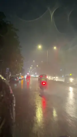 Padang +malam+hujan=tenang 🥹🫂#fpy #masukberanda #lewatberanda #sadvibes 