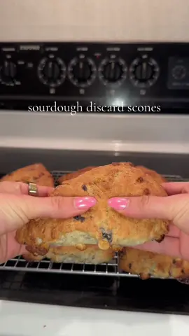 Delicious Same Day Sourdough Discard Scones You Must Try! #sourdoughscones #bakingrecipes #sourdoughdiscard #sourdoughdiscardscones #scones 