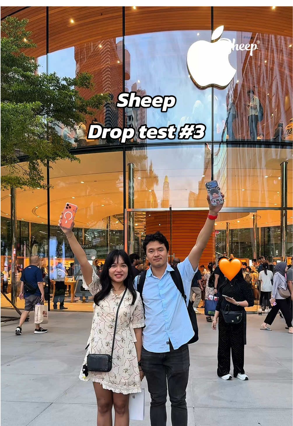 Only Sheep🧡: #READYVERY17 Drop Test ครั้งที่ 3 โยนให้ดูกันชัด ๆ iPhone 17 Pro Max กับเคสใส Sheep และเคสลาย Monchhichi มาดูกันว่าจะเป็นยังไง!  . #SheepCase #iphone17promax #เคสไอโฟน17 #droptest 
