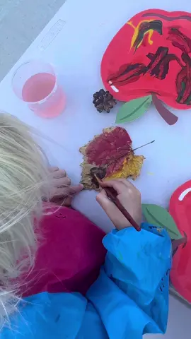 One thing about me is that I’m a sucker for a nature inspired toddler craft and this one was so fun, especially as we enter fall! 🍁🍂🍃 Don’t worry I have 400 more crafts coming your way 😂🫶🏼 Also all of the kids painting necessities are linked on my LTKit!