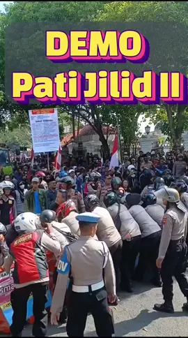 🔥 Ratusan warga Pati turun ke jalan! Massa yang menamakan diri Masyarakat Pati Bersatu melakukan demo besar di depan kantor DPRD Pati. 👉 Mereka bahkan mengirim surat terbuka langsung ke Presiden Prabowo, mendesak agar Bupati Pati Sudewo segera dicopot dari jabatannya. Alasan mereka? Sudewo dituding arogan Diduga terlibat kasus korupsi proyek jalur kereta api saat masih di DPR RI Dinilai sudah tidak lagi mendapat legitimasi dari rakyat Pati Suara rakyat makin keras: “Sudewo tidak layak memimpin, pecat sekarang juga!” Bagaimana menurut kalian, apakah Presiden harus segera menindaklanjuti tuntutan warga Pati ini? 🤔 #Pati #Demo #Prabowo #Sudewo #BeritaHariIni