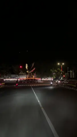 Penampakan malam nya bangkinang…beserta tugu ikan nya yg bgs sekali🥰🥰#bangkinang #riau #fypシ #fyp #tiktok 