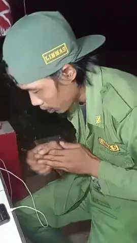 ternyata lebih bagus suara kentongan ketimbang suara ku.. 😞 #fallinginreverse #ronnieradke #metalcore #hansipcore #fy 