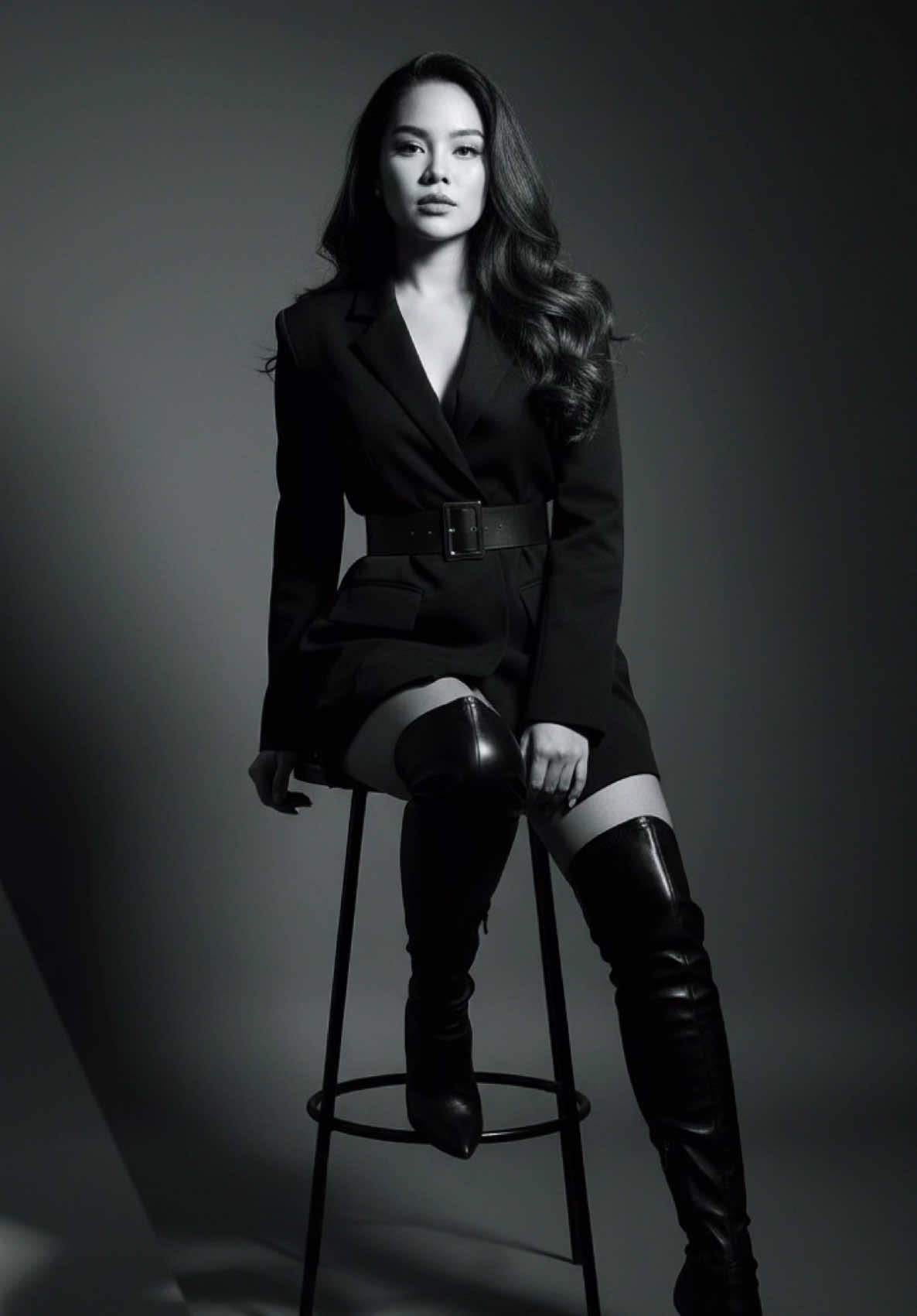 Step:1 Open Google Gemini  Step:2 Add your photo Step 3: Paste this prompt  Using my picture in a elegant black-and-white fashion portrait of a confident woman seated on a tall stool. She is wearing a chic belted blazer dress paired with over-the-knee high-heeled boots, exuding sophistication and power. Her long, voluminous hair flows in soft waves, and she gazes forward with a poised, self assured expression. Dramatic studio lighting casts bold shadows against a plain backdrop, creating a timeless stylish editorial look. #CapCut #ai #aigemini #foryouph 