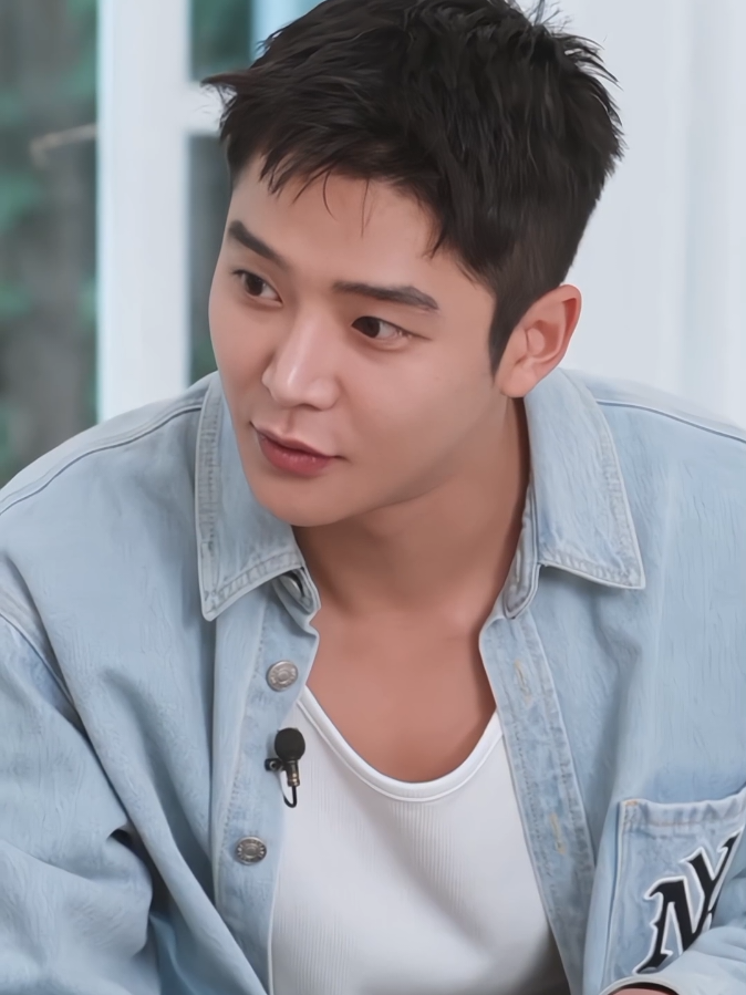 Who wouldn’t fall in love with a guy this sweet and warm? 🥹 Go check Dingo Story on youtube channel for full video guys 💖 #rowoon #로운 #ロウン #โรอุน 