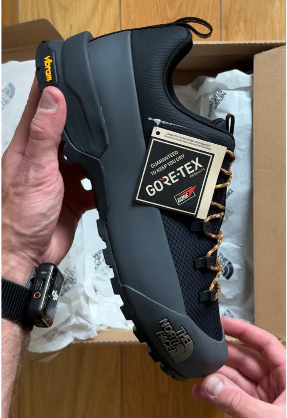 Glenclyffe Low GORE-TEX Shoes 🔥🔥 •	GORE-TEX waterproof protection 🌧️💧 •	Vibram XS Trek outsole = grip on any terrain 🪨🌲 •	100% recycled bootie liner 🌱 •	Durable rustproof hardware ⚙️ •	Ready for city streets & wild adventures  @thenorthface_europe @thenorthface  #thenorthface #trailrunning #ultrarunning #asmr #shoegame