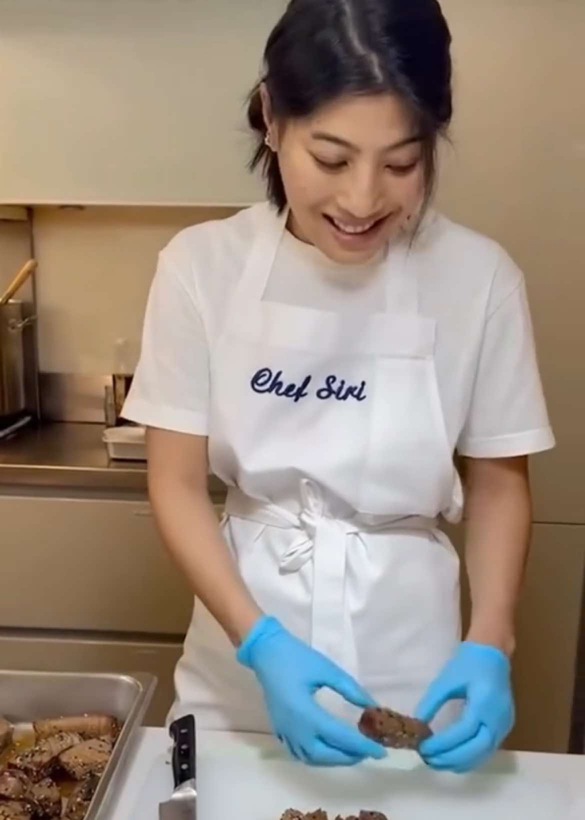 ”เมนูปลาทานอร่อยย่อยง่าย“ ปลาทูน่าย่างซอสทานคู่กับผักและธัญพืชและผักหลากหลายชนิด พร้อมกับมีแกงเลียงไว้ทานคู่แก้เลี่ยนได้ดีและยังได้สารอาหารที่หลากหลายพร้อมกับประโยชน์จากพืชสมุนไพรไทยด้วยค่ะ😊😊🧑‍🍳🧑‍🍳🧡🧡 ขอบพระคุณ📸ภาพจาก IG : siri_918fanclub  #เข้าครัว #เมนูง่ายๆ #อาหารทําเอง #ความสุขเล็กๆ #เรารักสถาบันกษัตริย์ 