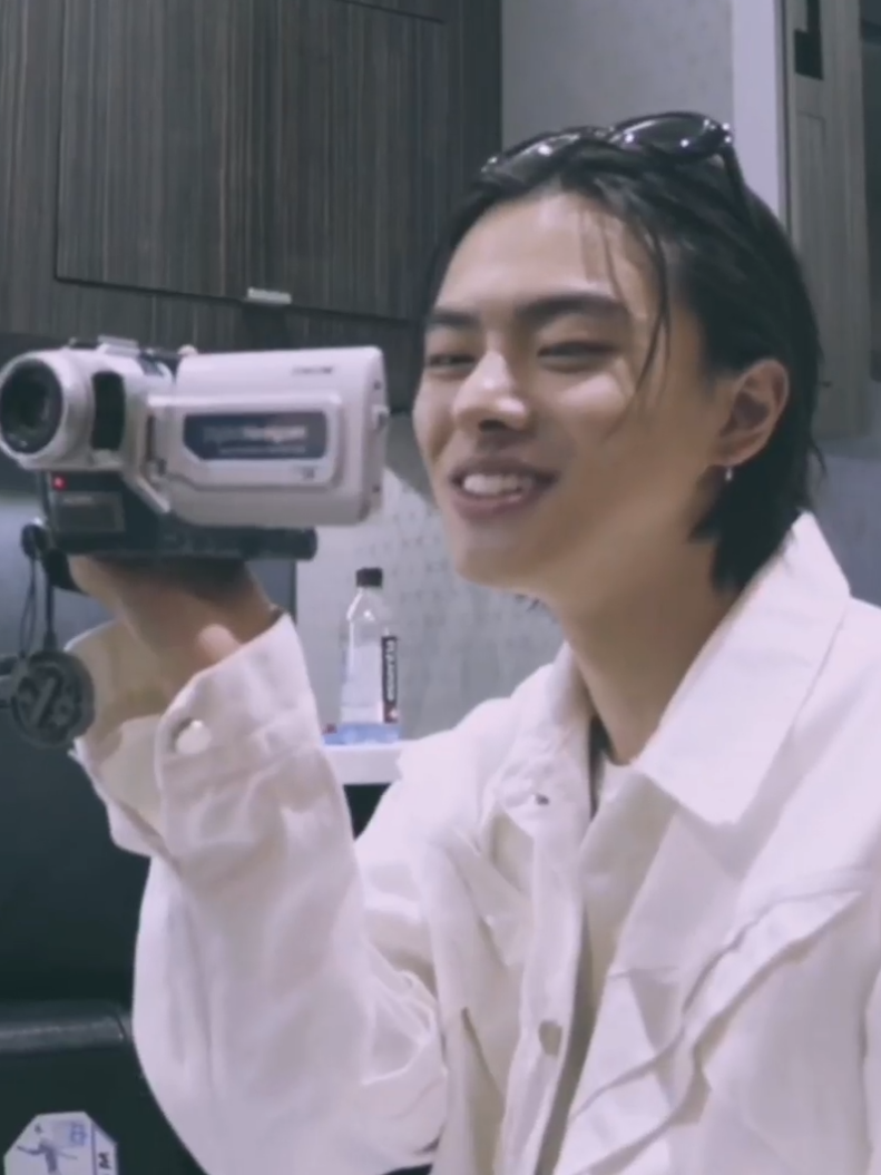 The most beautiful smile  .I’ve ever seen in my life Vote for him so we can  keep seeing his smile 🙏🏻💗 #leeleo #leo #boysplanet #boys2planet #fyp 