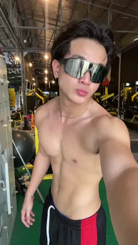 hahahaha nahiya pa si ate @Conquer Fitness Gym  #gym #davidlaid  #mesomorph #gymrat #bicep#